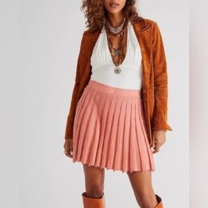 Free people beach pleated mini skirt 🍊